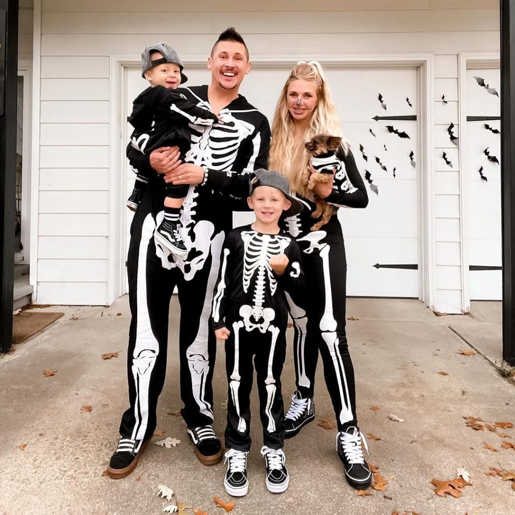 Skeleton Family